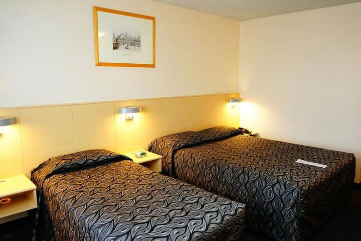 Room 3 of 38