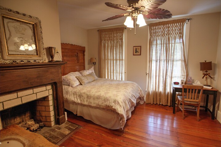 Room 27 of 58