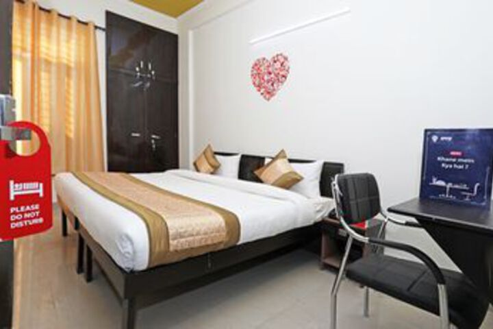 OYO 11050 Diamond Nest