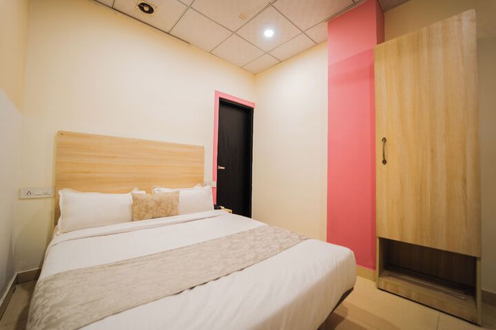 Room 14 of 25