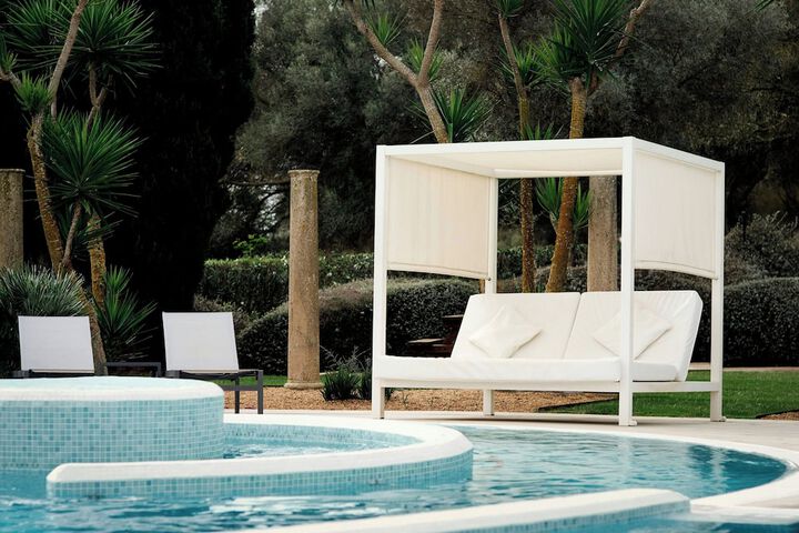 Hotel Pool
