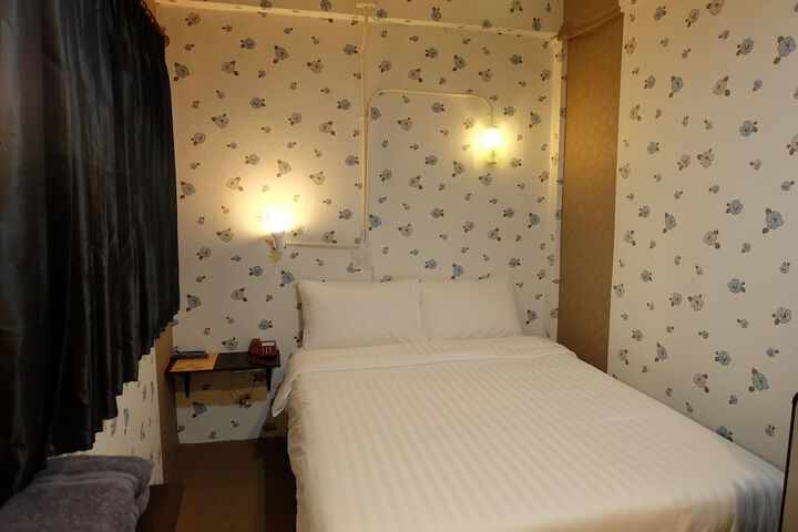 Room 10 of 108