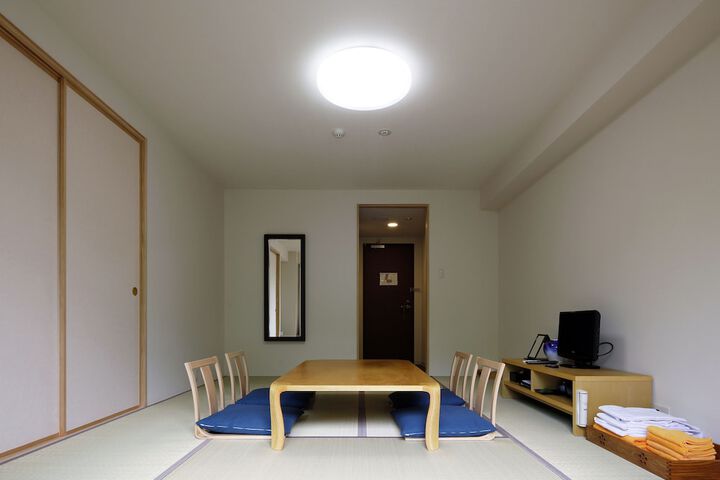 Room 7 of 27