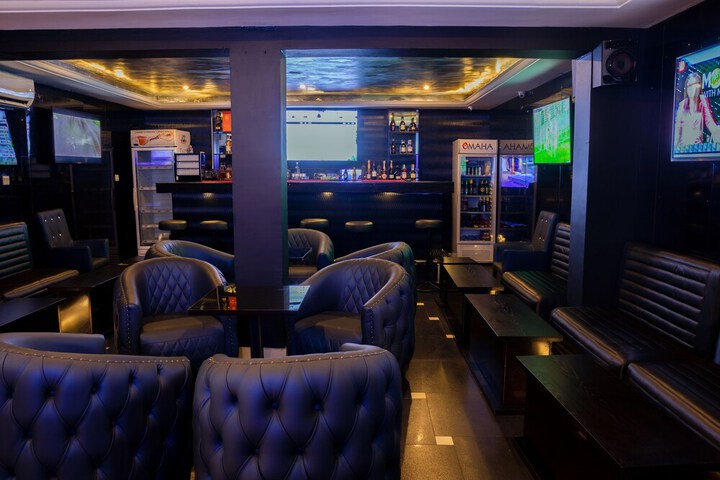 Lounge 49 of 57