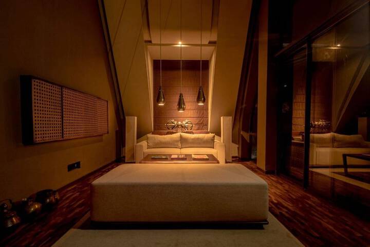 Room 11 of 38