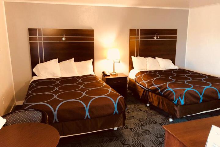 2 Queen Beds (2 of 7)