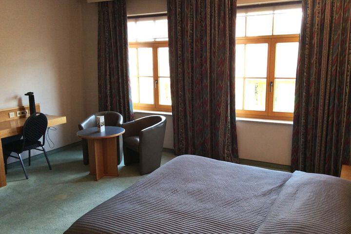 Room 7 of 43