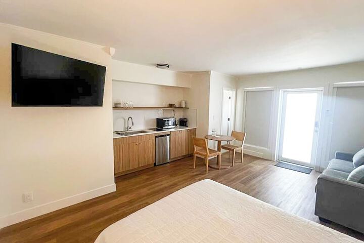 Room 6 of 27