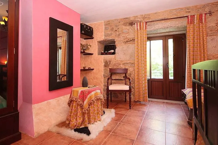 Room 4 of 15