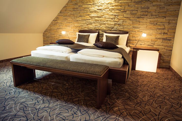 Room 4 of 32