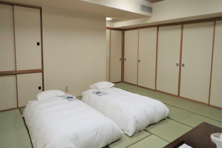 Room 5 of 33