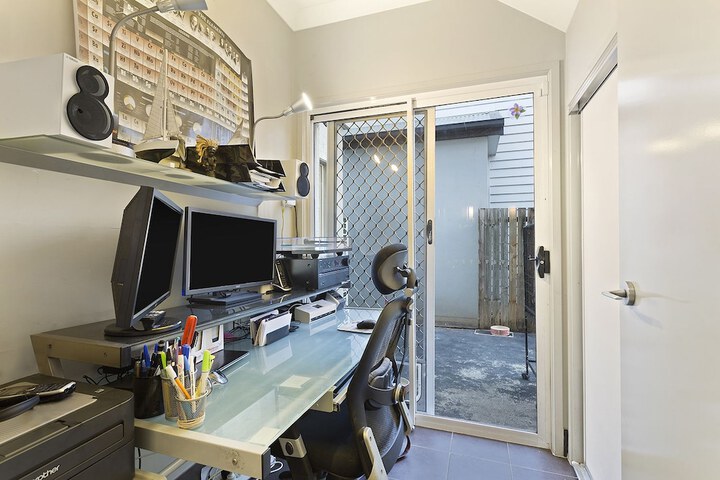 Room 10 of 20