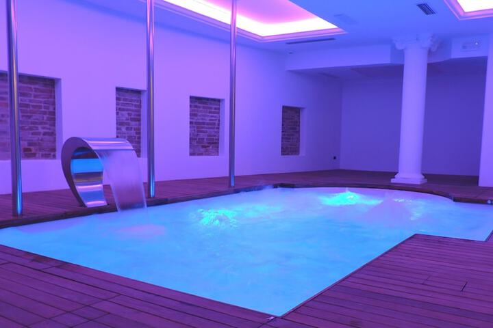 Pool Hotel