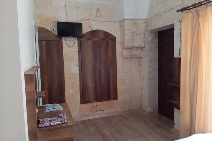 Room 18 of 73