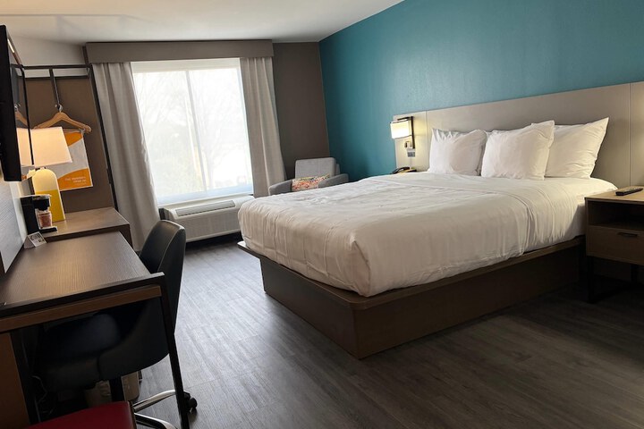 Room 11 of 32