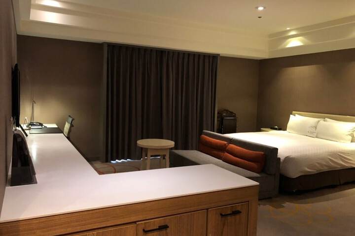 Room 12 of 50