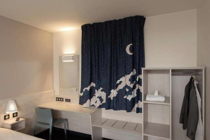 Room 18 of 32