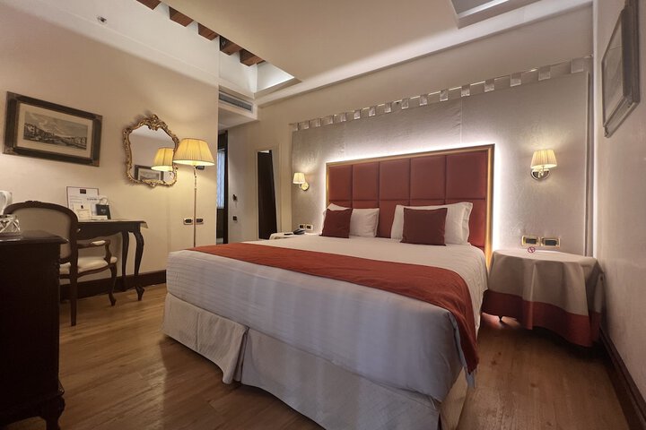 Room 82 of 290