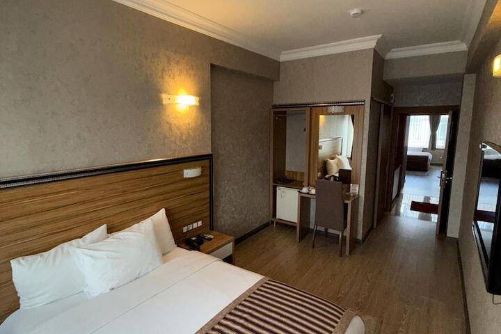 Room 16 of 35