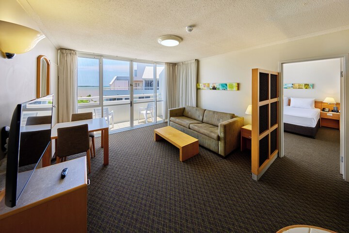 Room 22 of 99