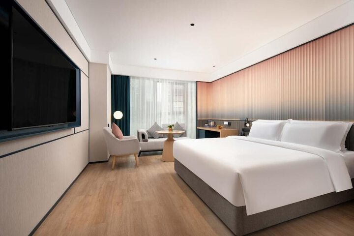 Room 4 of 37