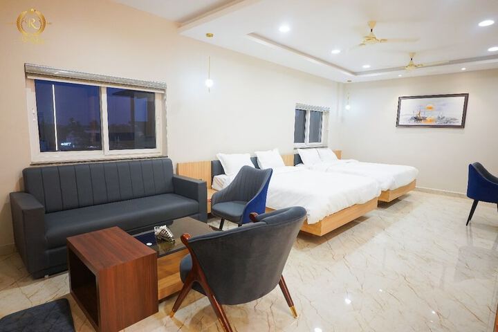 Room 6 of 11