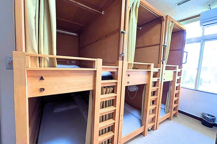 Room 16 of 40