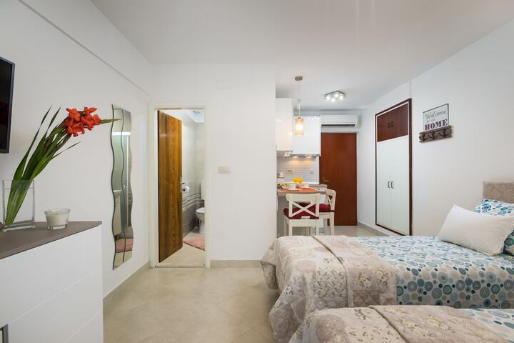 Room 51 of 180