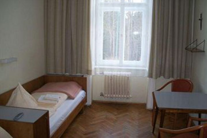 Room 13 of 17