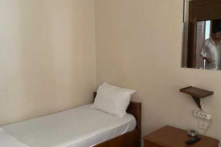 Room 3 of 6
