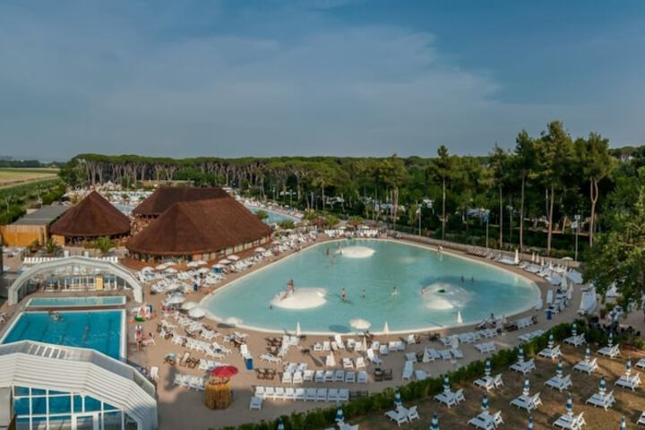 Hotel with Pool
