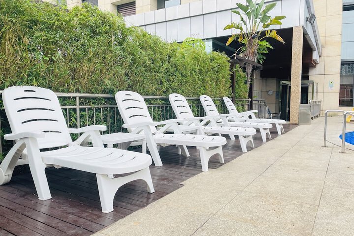 Hotel with Pool