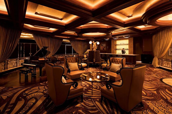 Lounge 94 of 113