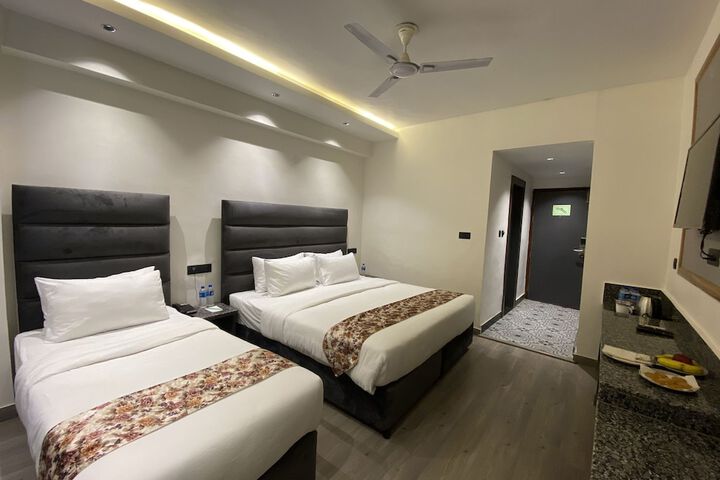 Room 2 of 18