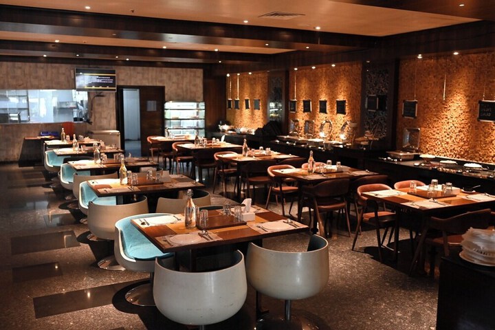 Dining 11 of 21