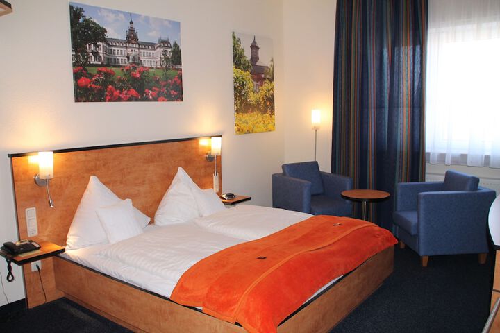 Room 9 of 63