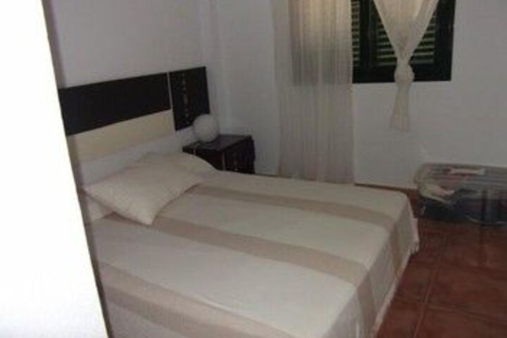 Room 9 of 20