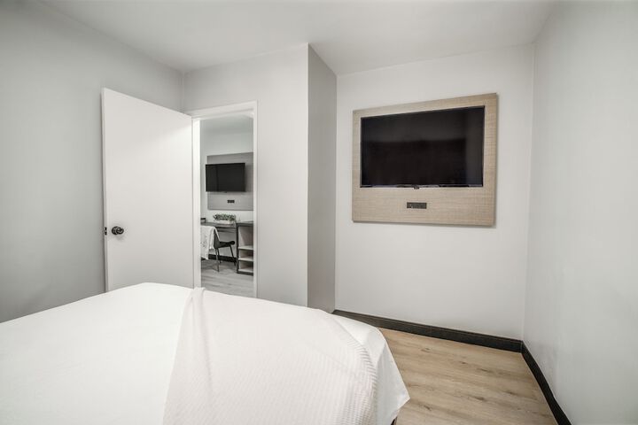 Room 8 of 16