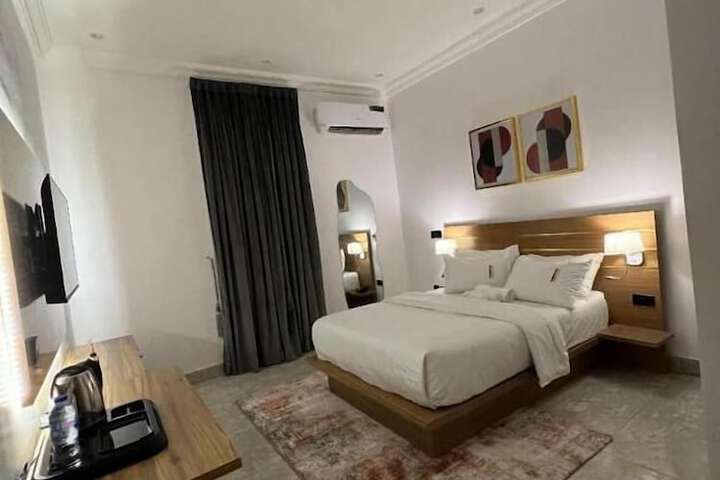 Room 8 of 31