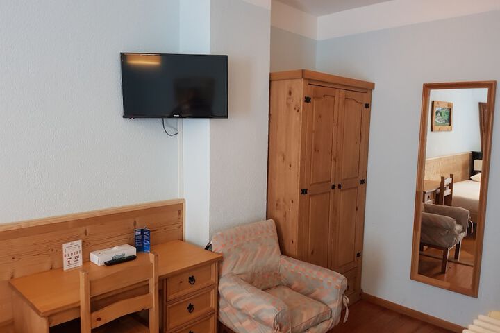 Room 11 of 35
