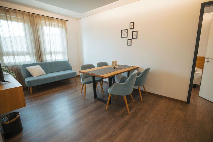 Room 8 of 33