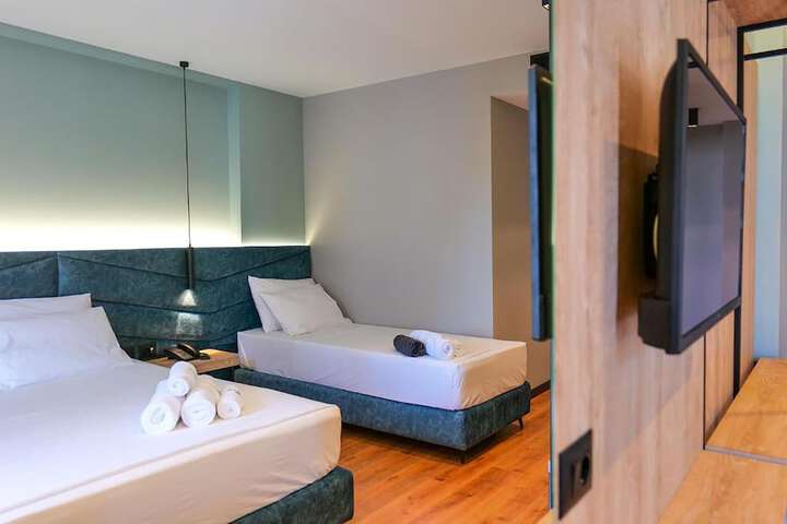 Room 32 of 85