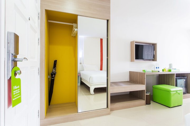 Room 13 of 90