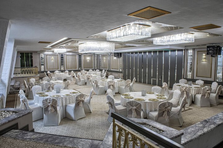Ballroom/Hall 79 of 97