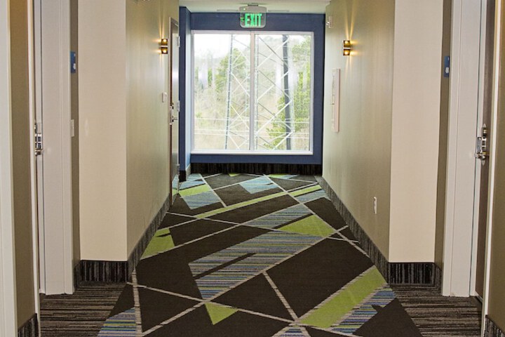 Ballroom/Hall 81 of 96