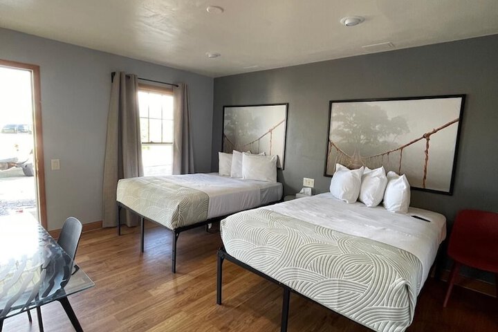 Basic 2 Double Beds (3 of 9)