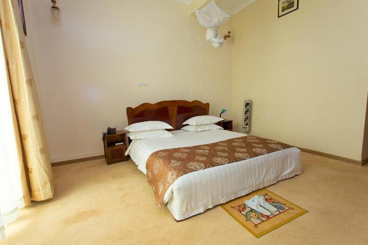Room 5 of 10