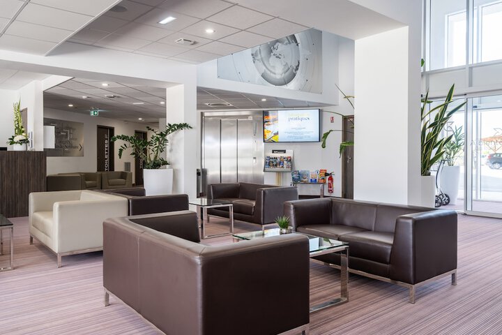 Entrance & Lobby