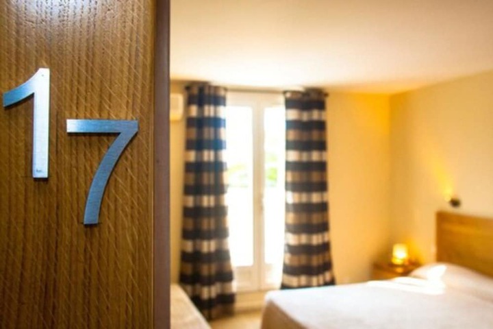 Room 54 of 102