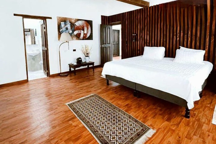 Room 15 of 111